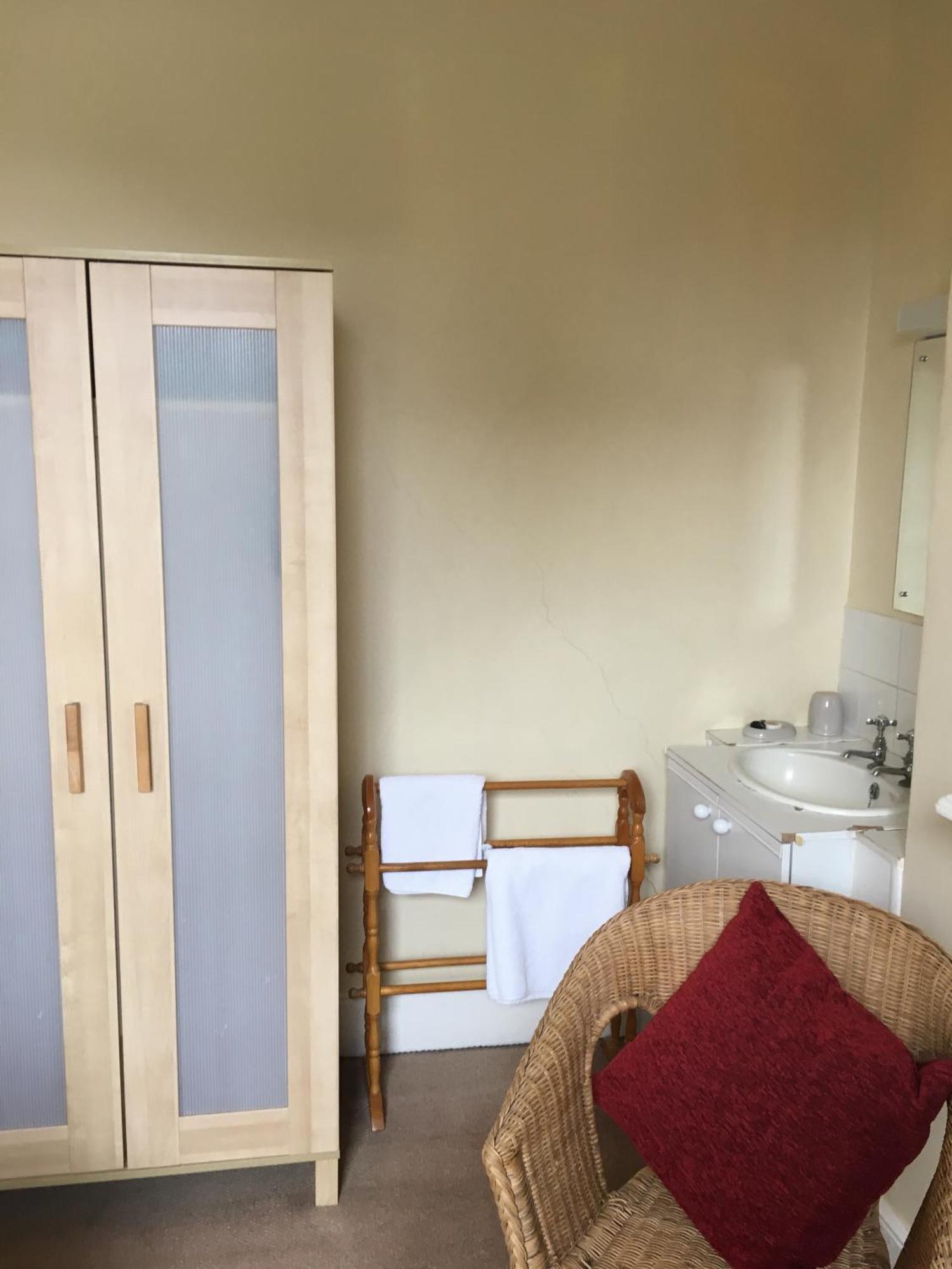 The Townhouse B And B アリスバーリー エクステリア 写真