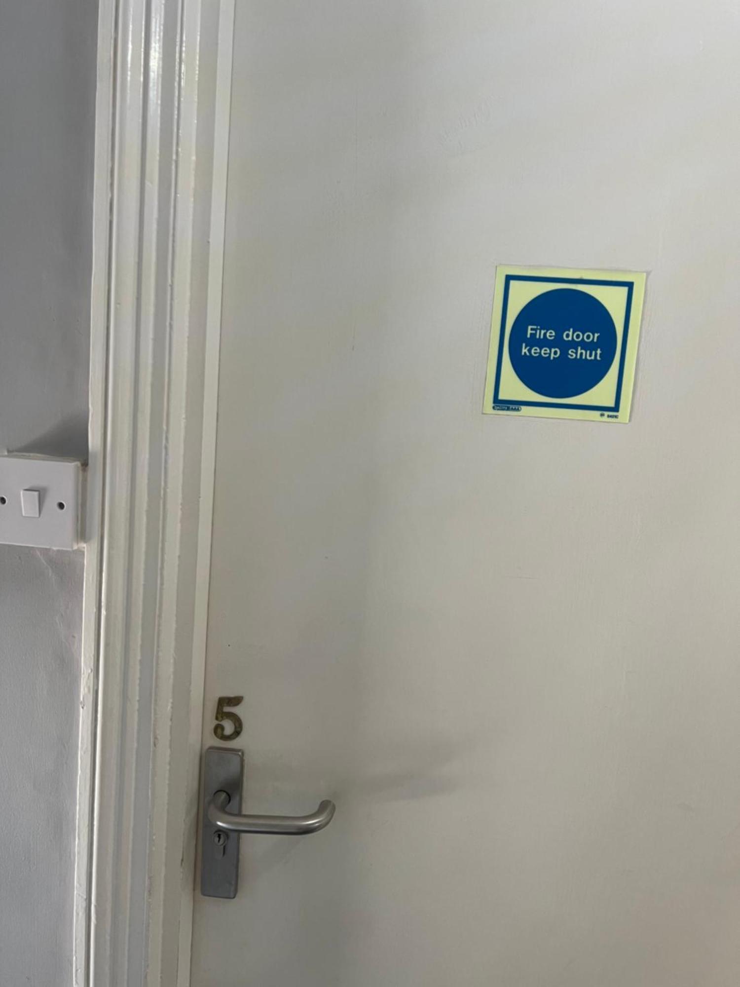 The Townhouse B And B アリスバーリー エクステリア 写真